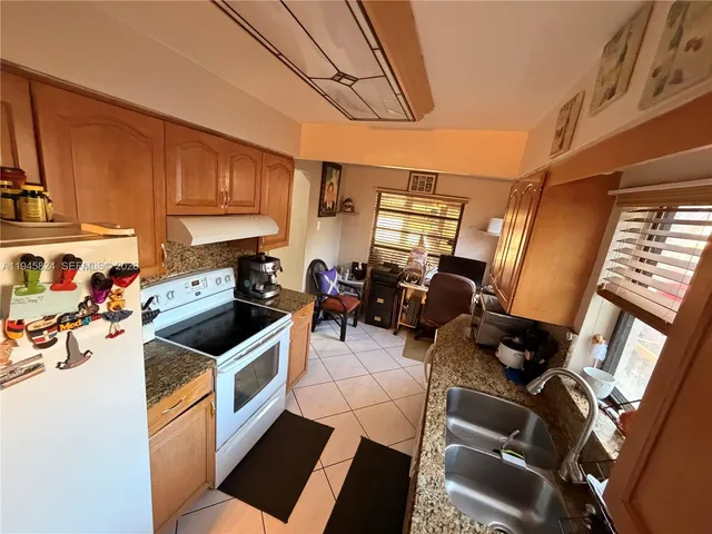 $470,000 | 9601 Northwest 16th Street, Pembroke Pines, FL 33024