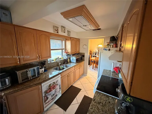 $470,000 | 9601 Northwest 16th Street, Pembroke Pines, FL 33024