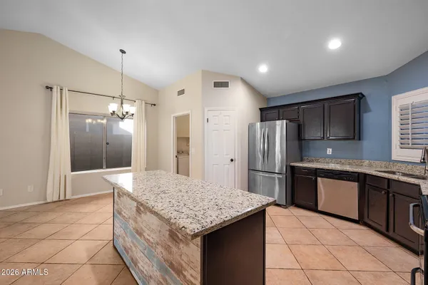 $2,500 | 4230 East Saltsage Drive, Phoenix, AZ 85048