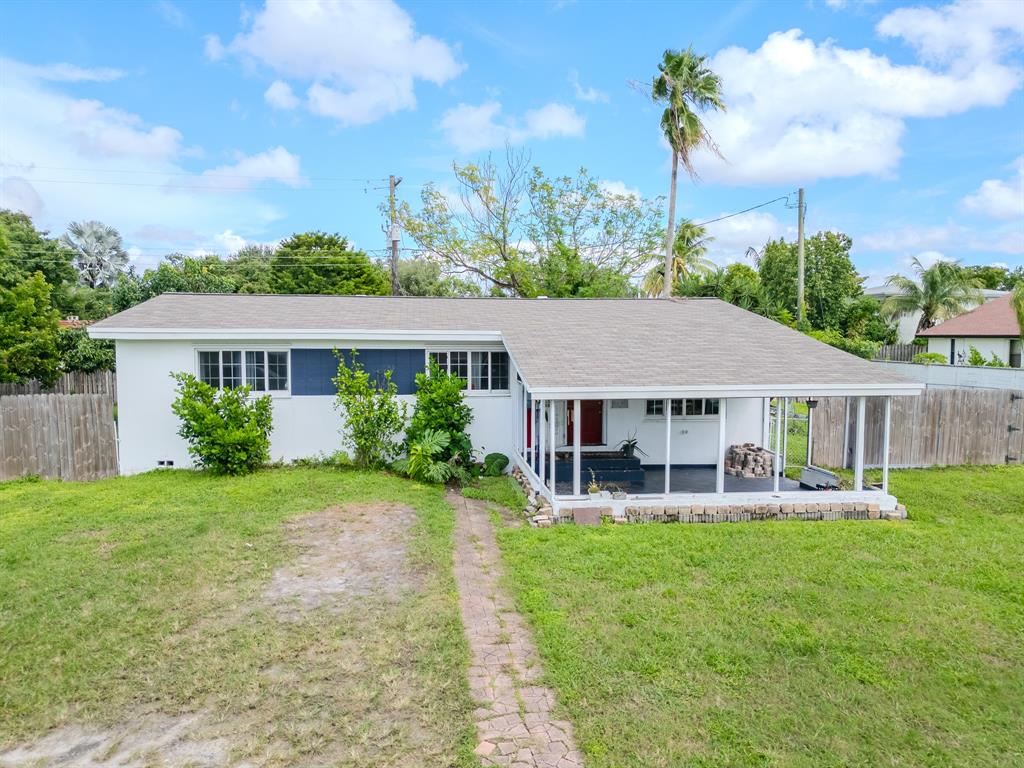 a view of a house with a yard and plants