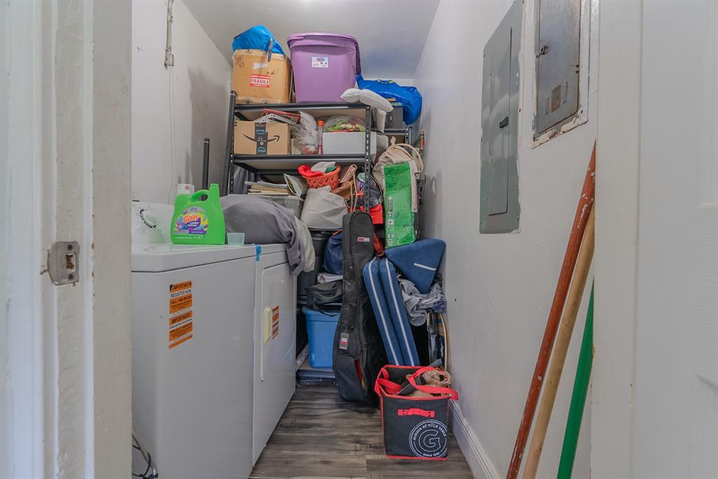 2011 Southwest 97th Terrace Miramar, FL 33025 - Photo 19 of 27 a view of kids room with toys