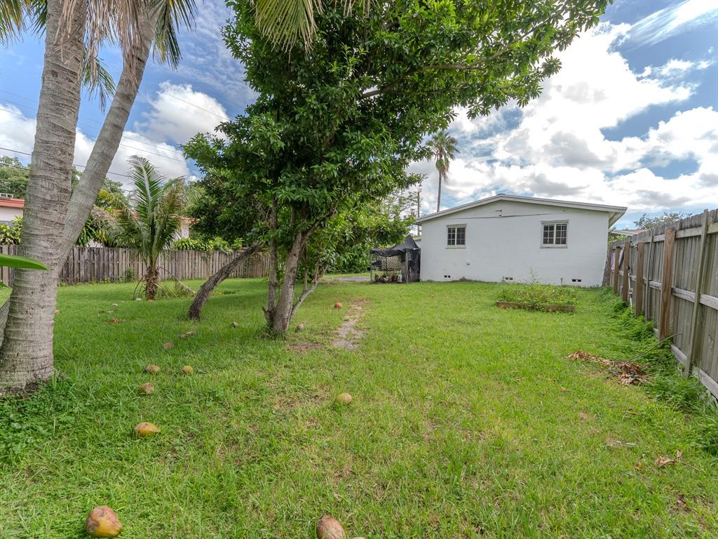 2011 Southwest 97th Terrace Miramar, FL 33025 - Photo 21 of 27 a house with garden
