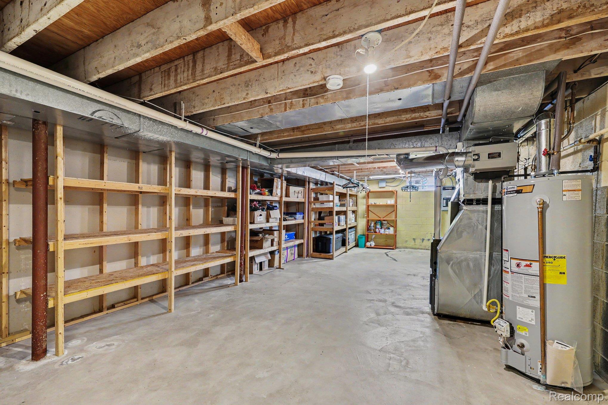 10350 Davisburg Road Davisburg, MI 48350 - Photo 24 of 29 Middle - Storage