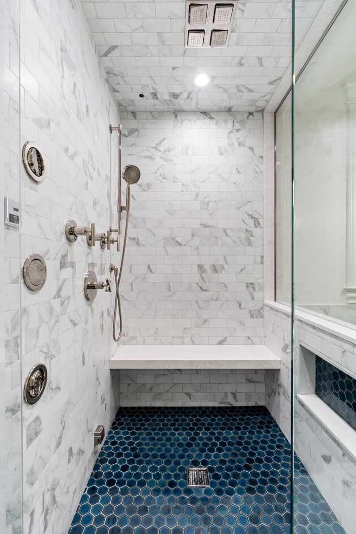 1410 West Byron Street Chicago, IL 60613 - Photo 21 of 40 a bathroom with a bathtub and a shower