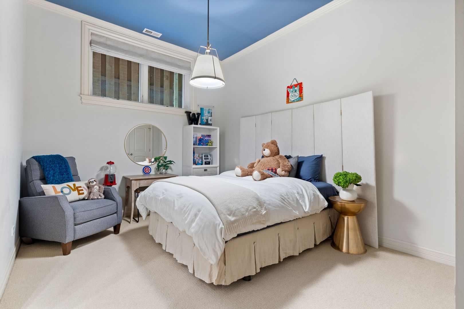 1410 West Byron Street Chicago, IL 60613 - Photo 30 of 40 a spacious bedroom with a bed and a chandelier