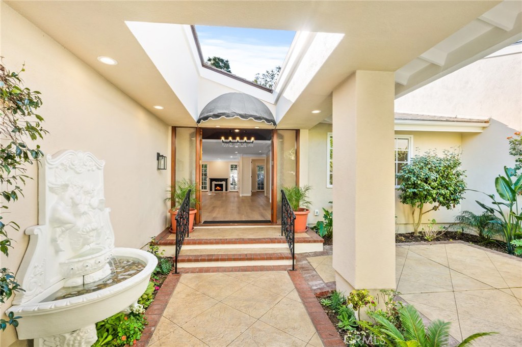 11 Rue Marseilles Newport Beach, CA 92660 - Photo 2 of 49