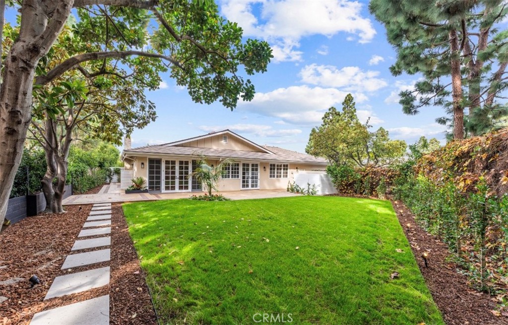 11 Rue Marseilles Newport Beach, CA 92660 - Photo 23 of 49