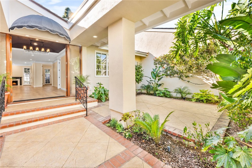 11 Rue Marseilles Newport Beach, CA 92660 - Photo 3 of 49