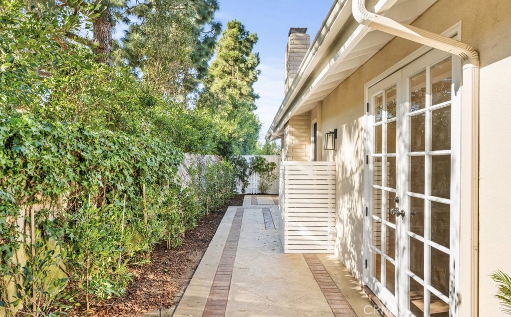 11 Rue Marseilles Newport Beach, CA 92660 - Photo 33 of 49