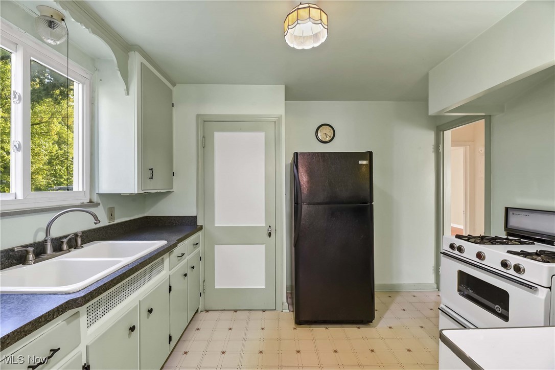 3127 Warren Road Cleveland, OH 44111 - Photo 12 of 39 Gallery Image 12