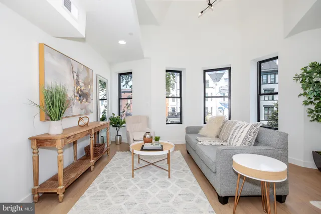 $2,250 | 304 Florida Avenue Northwest, Unit 1, Washington, DC 20001
