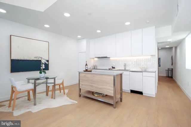 $2,250 | 304 Florida Avenue Northwest, Unit 1, Washington, DC 20001