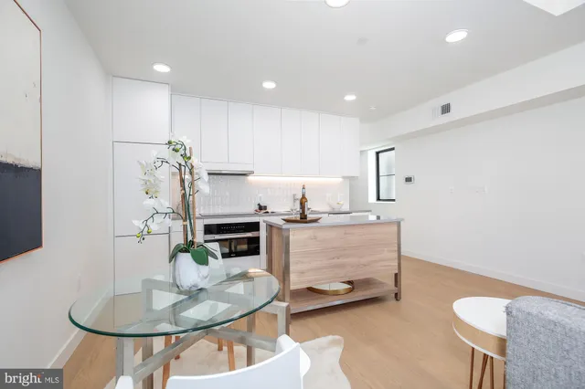 $2,250 | 304 Florida Avenue Northwest, Unit 1, Washington, DC 20001