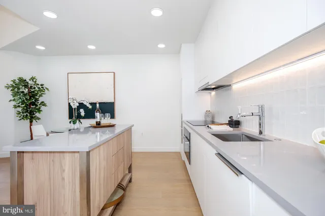 $2,250 | 304 Florida Avenue Northwest, Unit 1, Washington, DC 20001