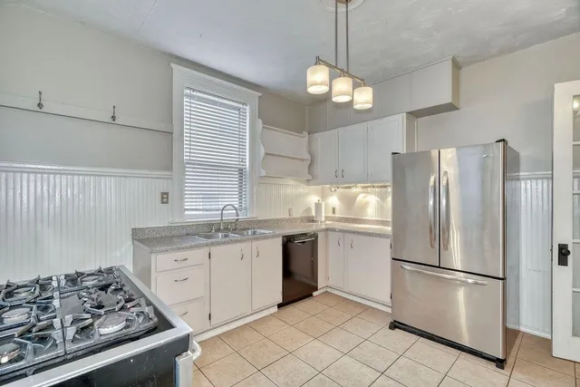 $2,000 | 371 Alexander Street, Rochester, NY 14607