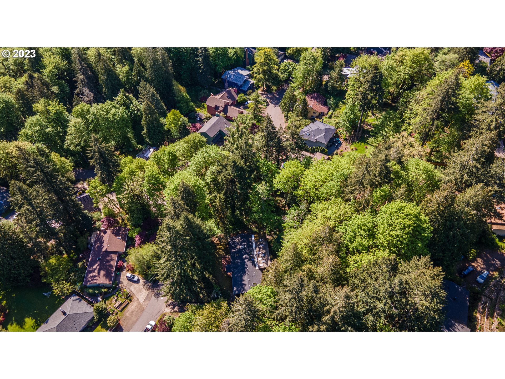 1322 Southwest Maplecrest Drive, Unit F Portland, OR 97219 - Photo 10 of 18 a view of a outdoor space