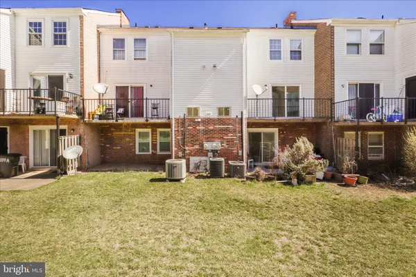 a view of a house with backyard and a tree