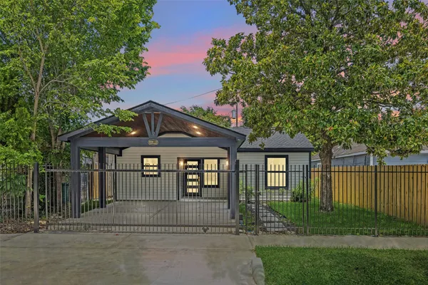 $2,999 | 1630 Tabor Street, Houston, TX 77009