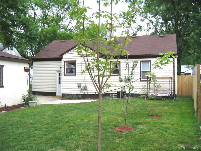 1540 Hampton Road Mount Clemens, MI 48043 - Photo 3 of 4 Rear View