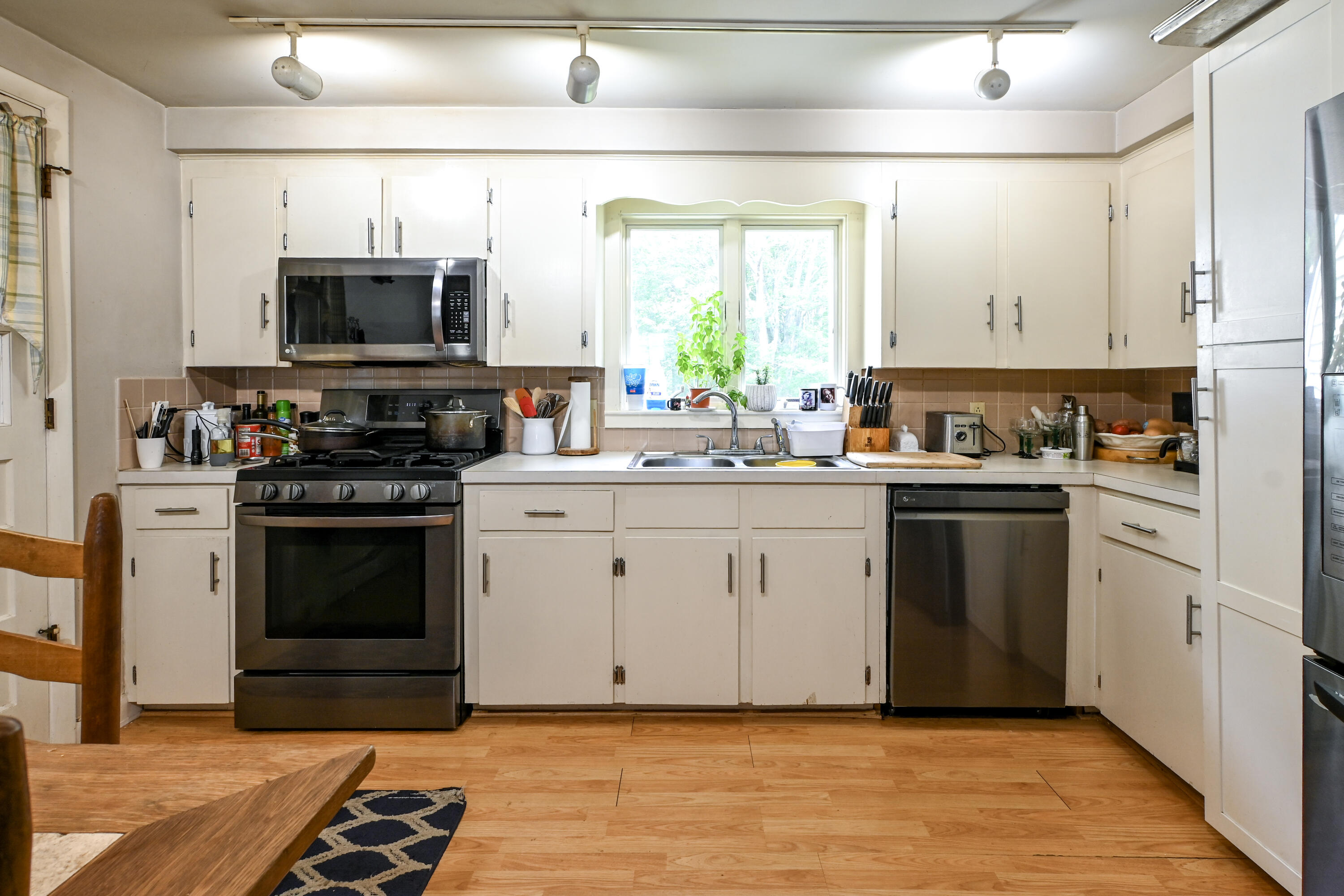 24 Kings Court Wells, ME 04090 - Photo 8 of 14 Kitchen area