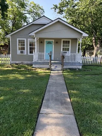 $199,000 | 732 4th Street, Sealy, TX 77474