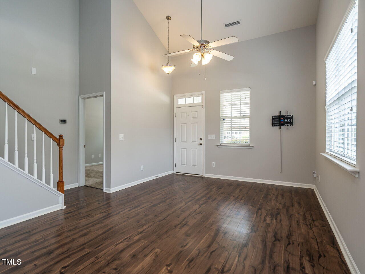 8237 Belneath Court Raleigh, NC 27613 - Photo 10 of 27 010-1280x960-family-room