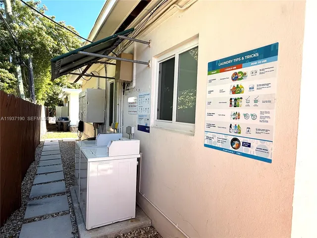 $2,000 | 887 80th Street, Unit 1, Miami Beach, FL 33141