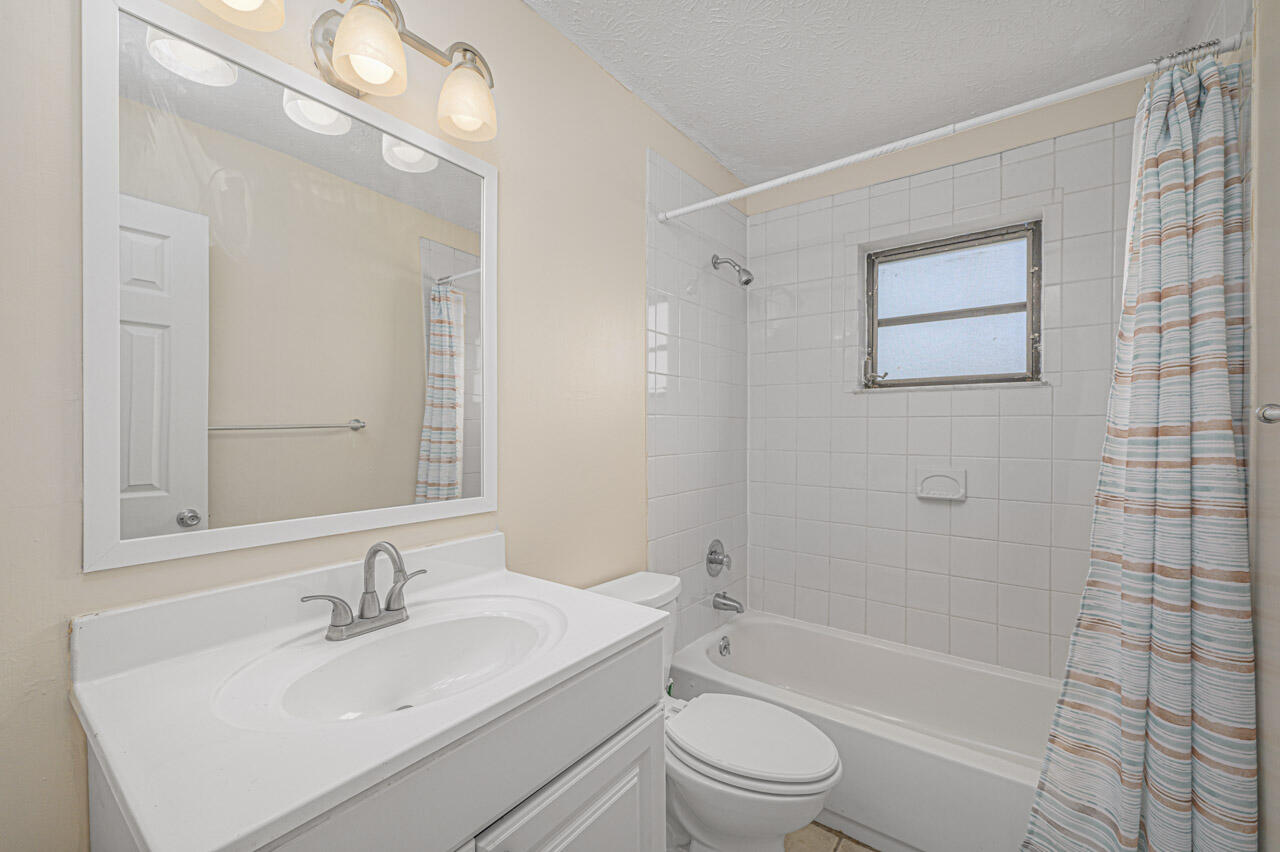 1132 Southeast Palm Beach Road Port St. Lucie, FL 34952 - Photo 10 of 17 1132 SE Palm Beach Rd - WEB - 10