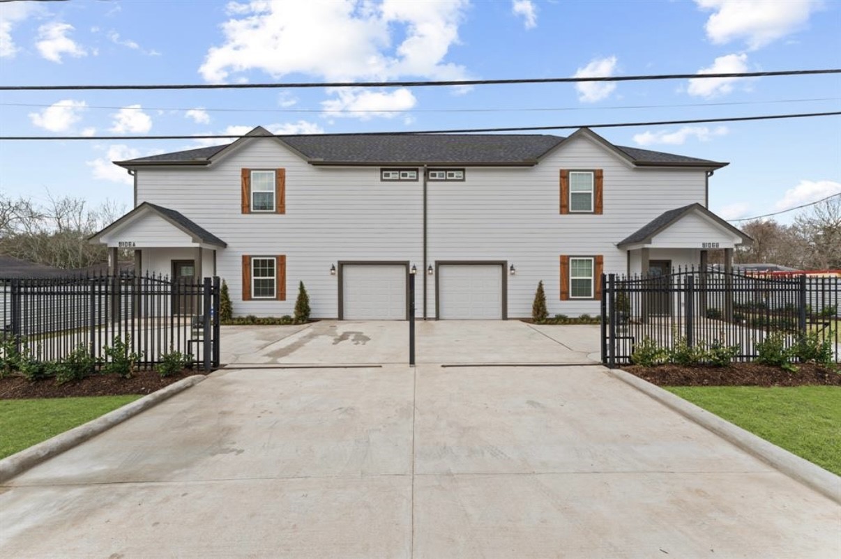 a view of front of house with a yard