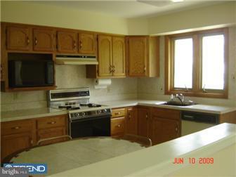 9205 Laramie Road Philadelphia, PA 19115 - Photo 6 of 12 Kitchen