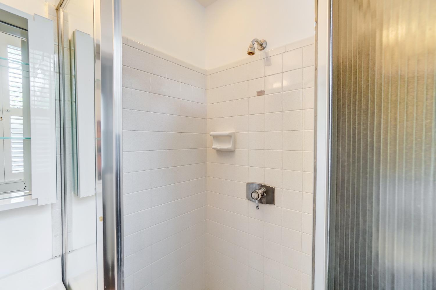 2138 Madison Road, Unit G Cincinnati, OH 45208 - Photo 24 of 42