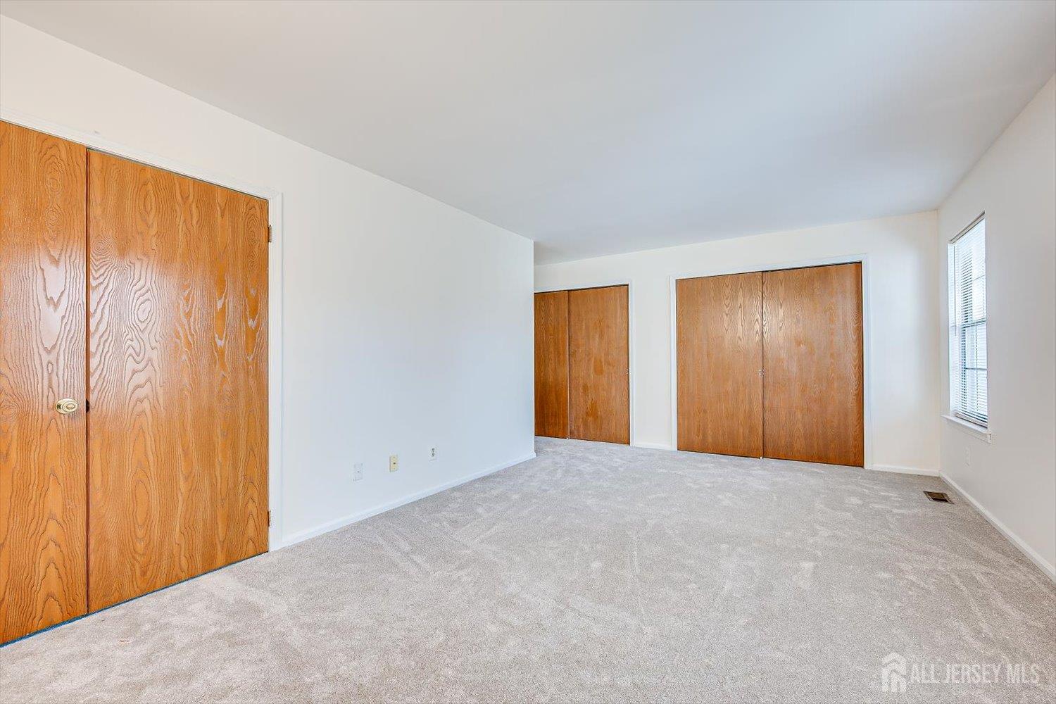 404 Maplecrest Road Edison, NJ 08820 - Photo 16 of 25 a view of an empty room with window and closet area
