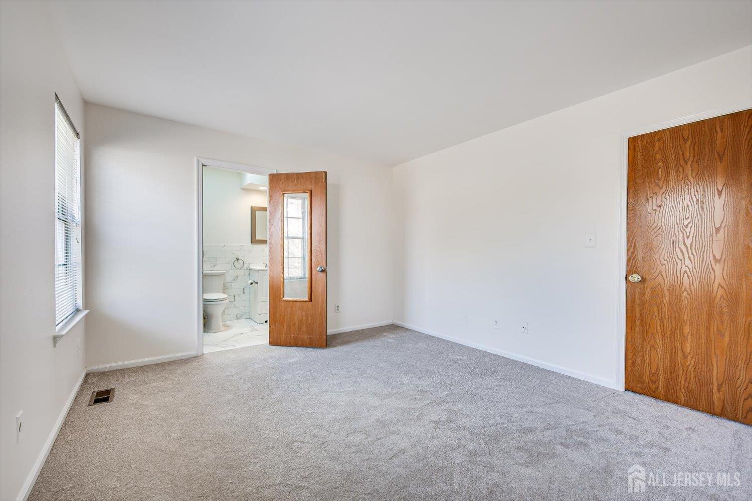 404 Maplecrest Road Edison, NJ 08820 - Photo 22 of 25 an empty room with windows