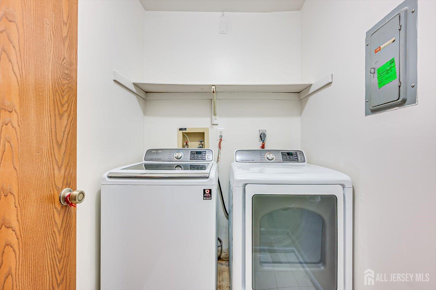 404 Maplecrest Road Edison, NJ 08820 - Photo 23 of 25 a utility room with dryer and washer