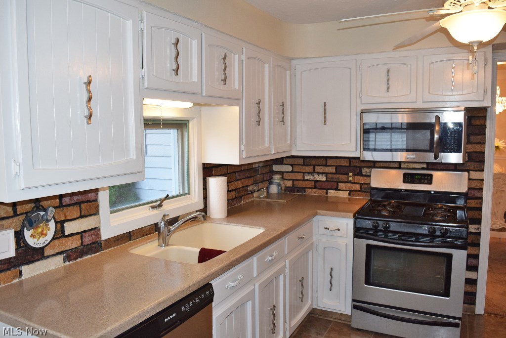 4077 Bushnell Road University Heights, OH 44121 - Photo 9 of 24 Kitchen prep area.