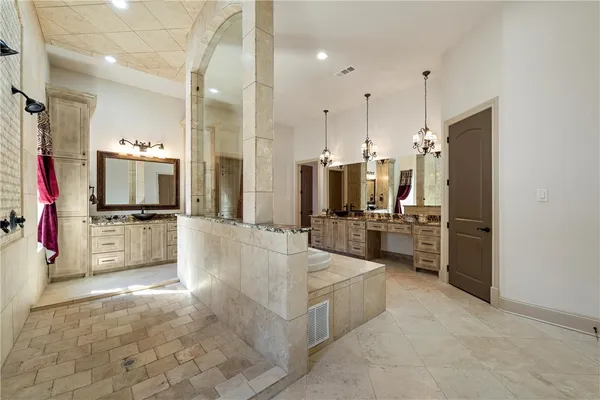 $2,499,999 | 11030 Hidden Bluff, McGregor, TX 76657
