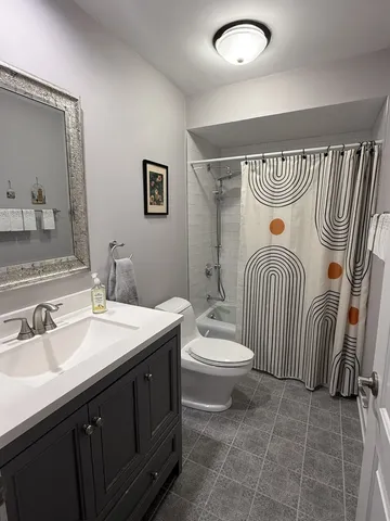 $279,500 | 4000 Dundee Road, Unit 203B, Northbrook, IL 60062