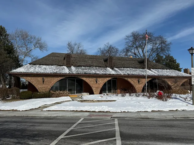 $279,500 | 4000 Dundee Road, Unit 203B, Northbrook, IL 60062