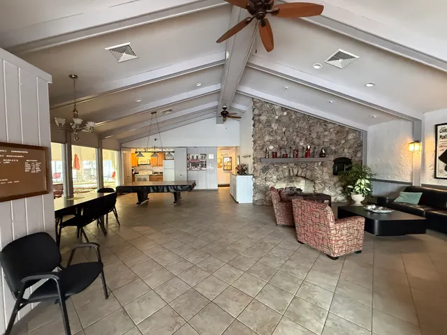 $279,500 | 4000 Dundee Road, Unit 203B, Northbrook, IL 60062