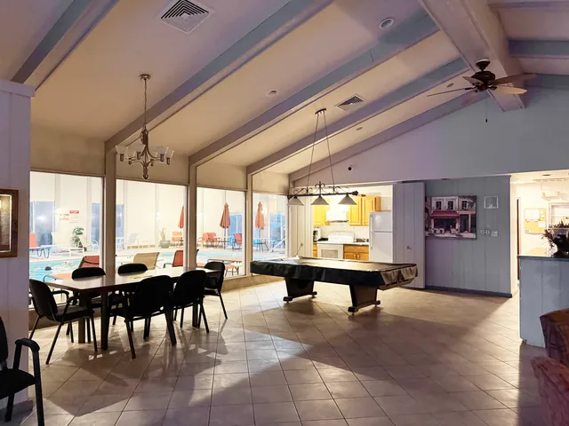 $279,500 | 4000 Dundee Road, Unit 203B, Northbrook, IL 60062