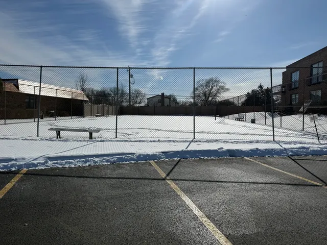 $279,500 | 4000 Dundee Road, Unit 203B, Northbrook, IL 60062