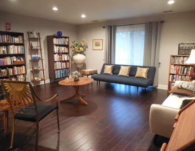 $279,500 | 4000 Dundee Road, Unit 203B, Northbrook, IL 60062