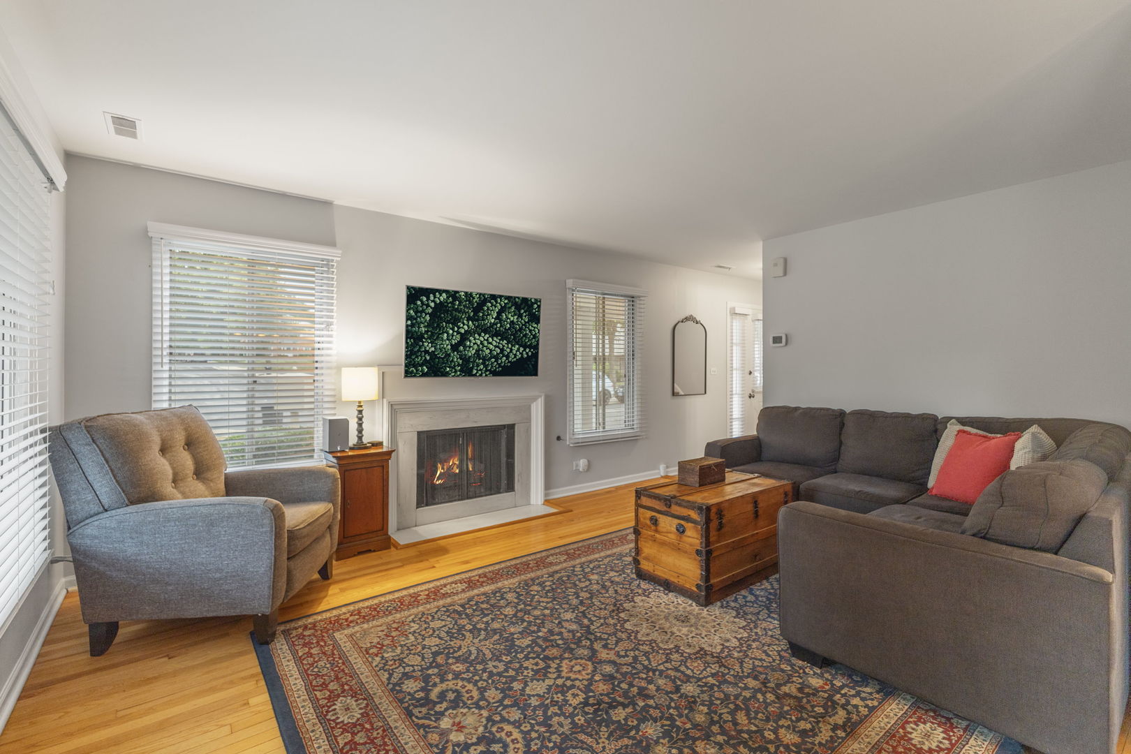 449 Old Surrey Road Hinsdale, IL 60521 - Photo 4 of 23 Gallery Image 4
