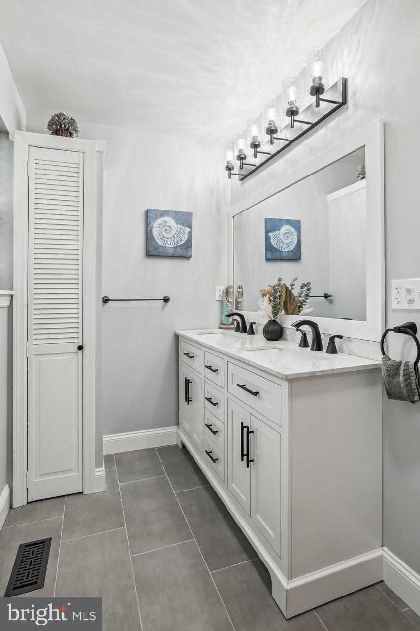 900 Harwood Road Davidsonville, MD 21035 - Photo 19 of 37 Primary Bathroom