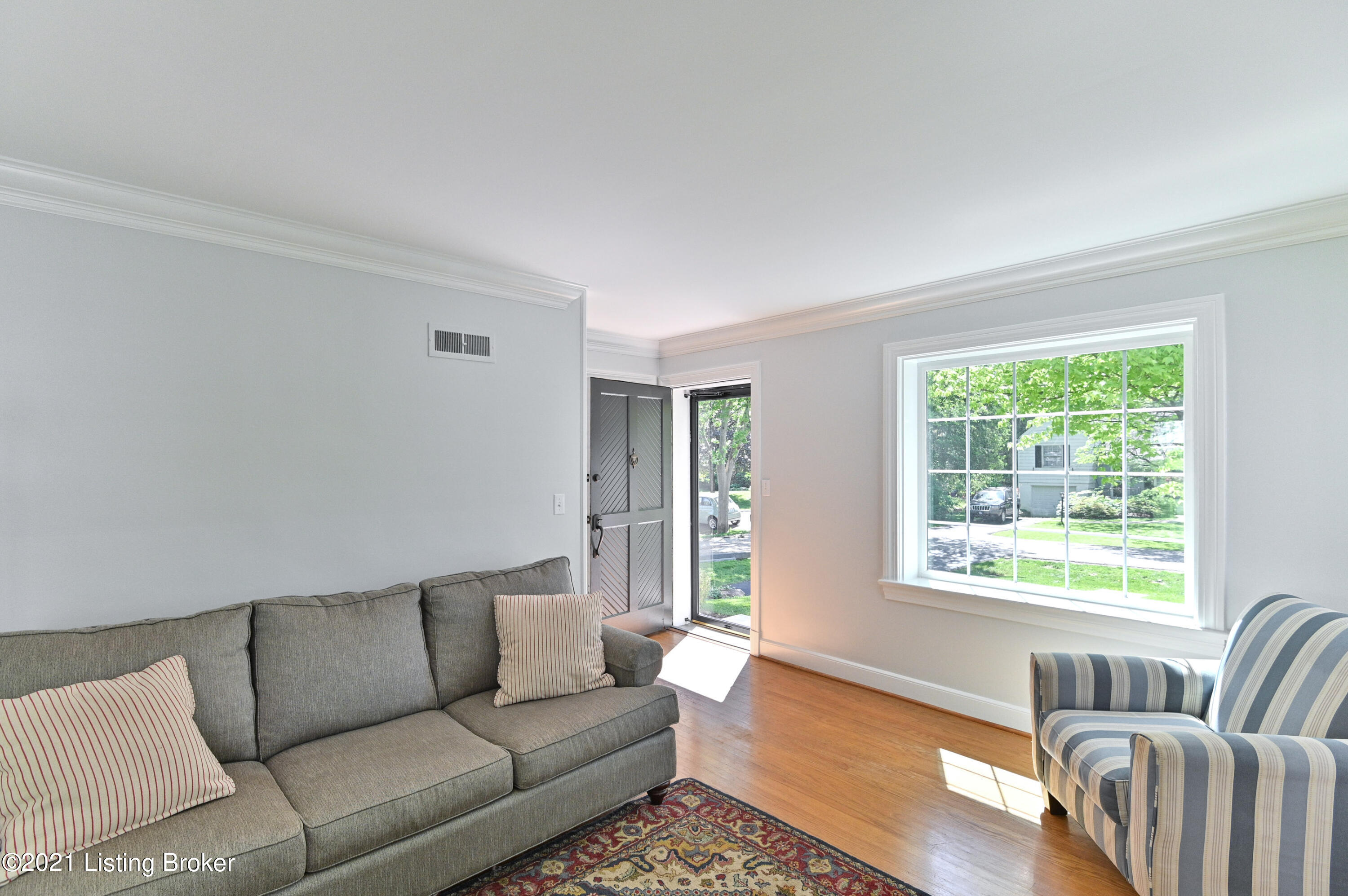 3909 Springhill Road Louisville, KY 40207 - Photo 7 of 32 010 - 20210510 0636