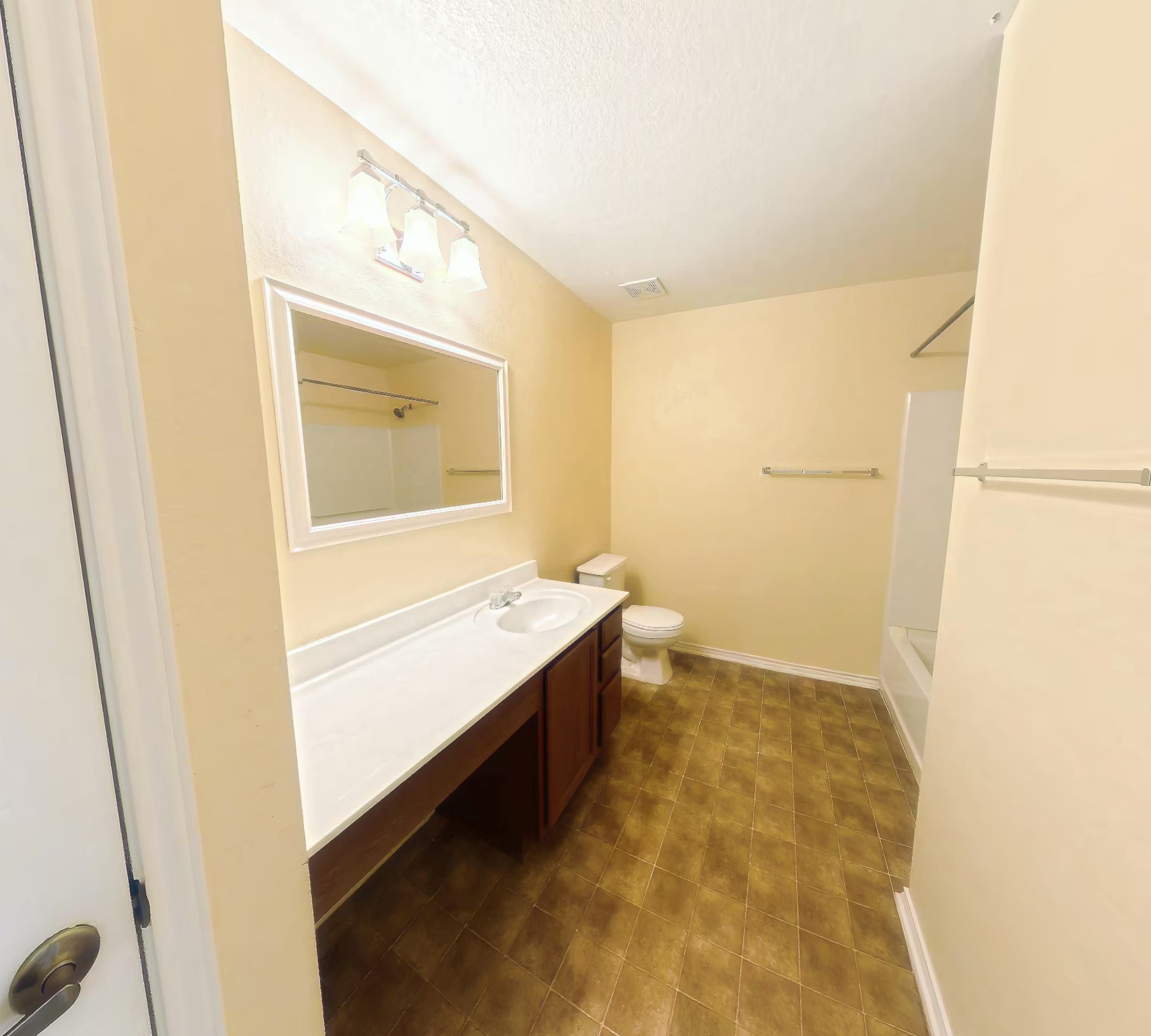 8813 Wiley Way Austin, TX 78747 - Photo 26 of 39 Secondary full bathroom on second level