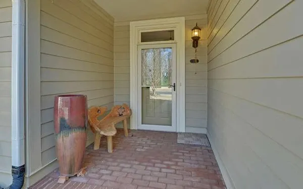 a view of entryway with a rug