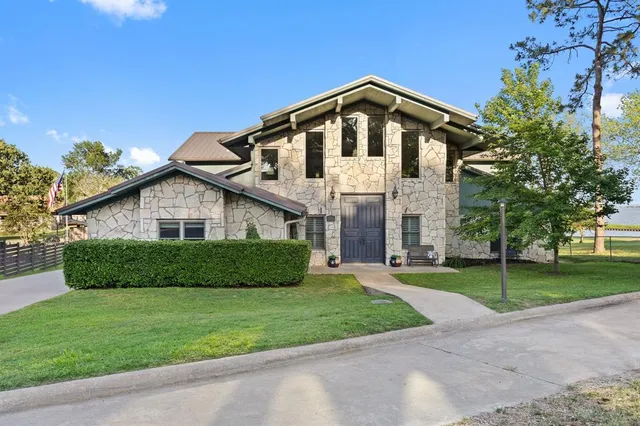 $1,100,000 | 1035 Harbor Drive, Kemp, TX 75143