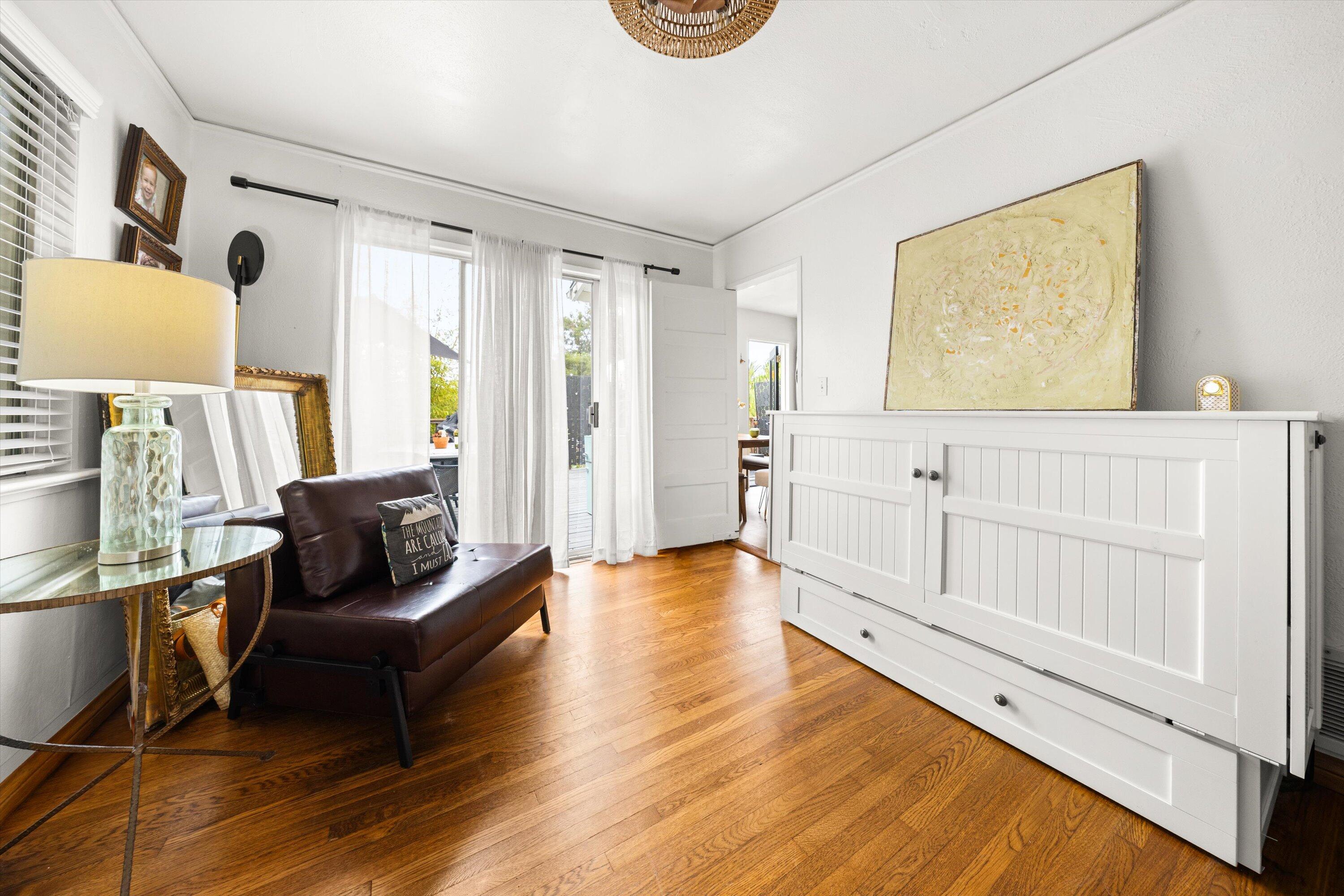 424 East Arrellaga Street Santa Barbara, CA 93101 - Photo 11 of 32 a living room with furniture