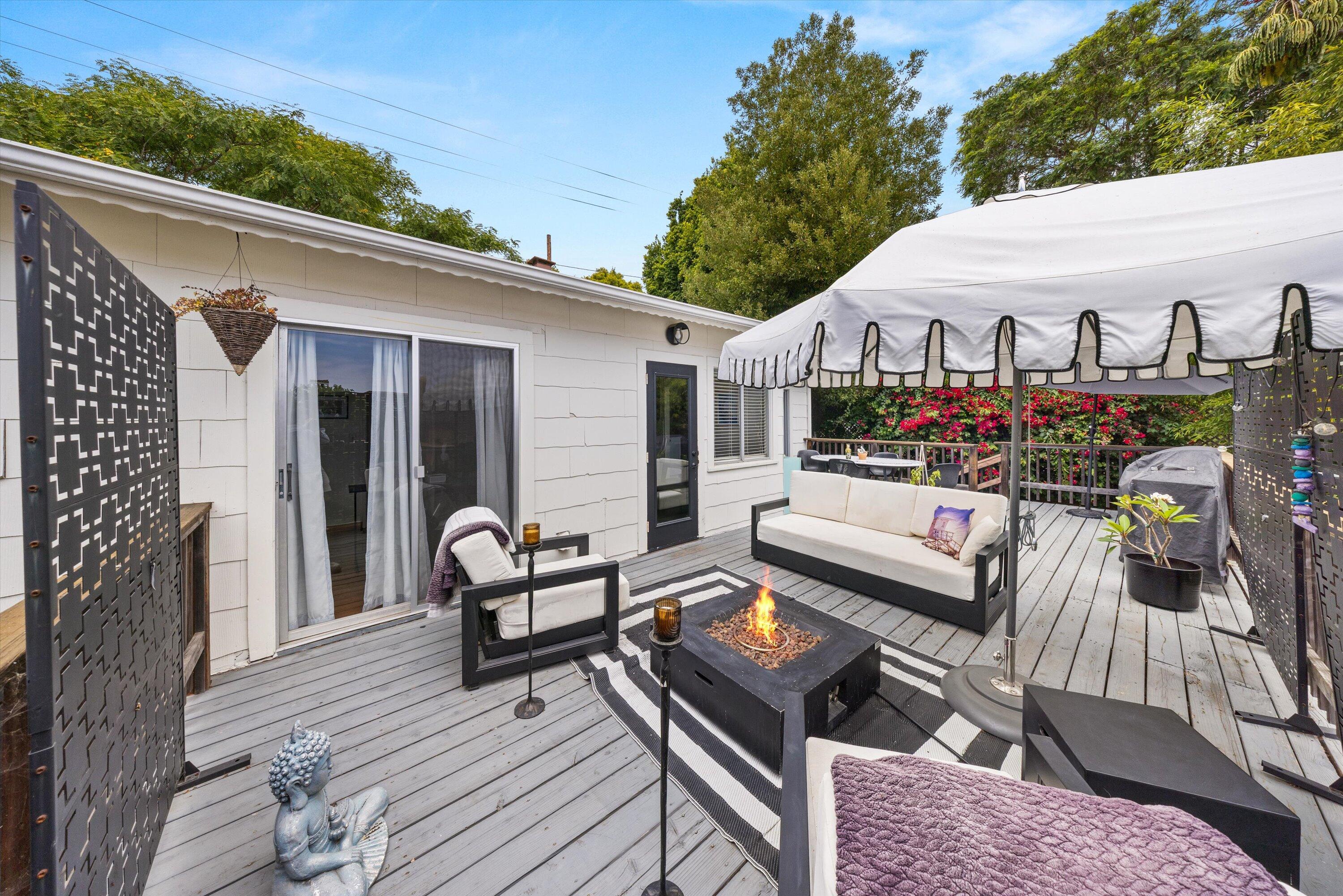 424 East Arrellaga Street Santa Barbara, CA 93101 - Photo 21 of 32 a view of outdoor seating